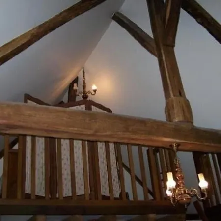 Landhaus Charmante Avec Vaste Parc Arbore, Cheminee Et Multiples Activites A Proximite Moulins-le-Carbonnel